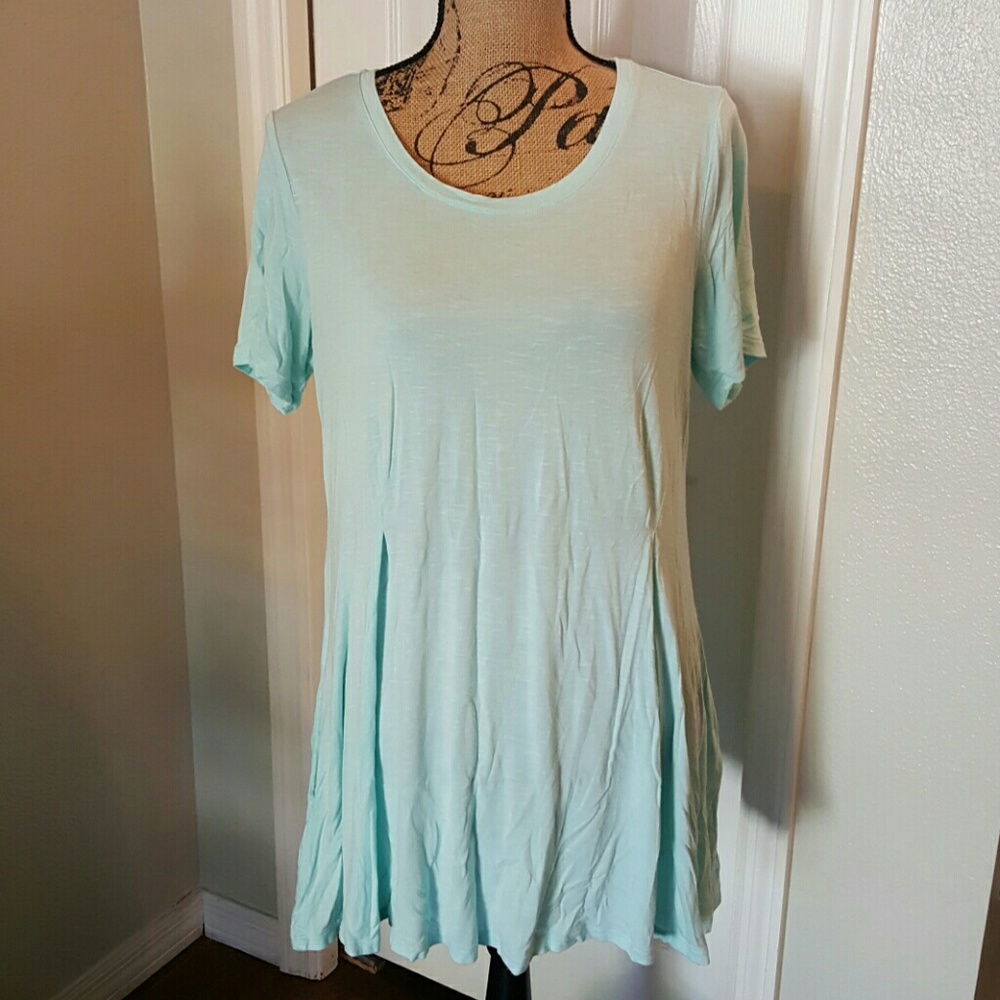 LOGO by Lori Goldstein T-shirt